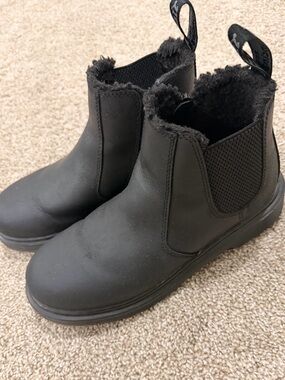 Dr. Martens JUNIOR 2976
LEONORE Chelsea Boot